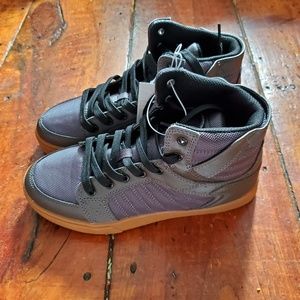 Art class boy hightops size 6 brand new